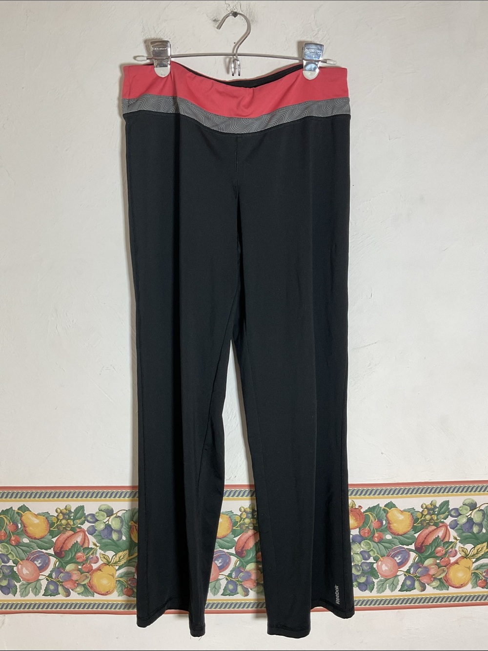 Reebok Black Yoga Workout Pants Pink Grey Wave Waistband Size M
